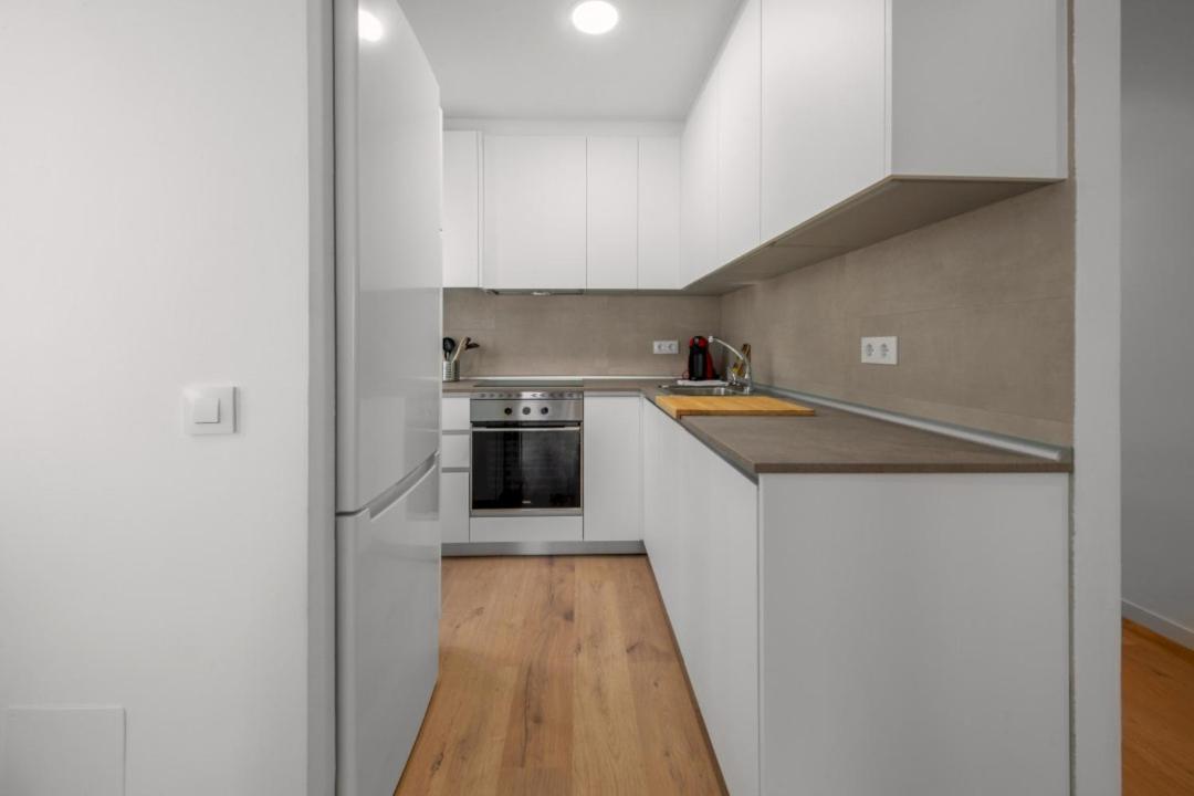 2 Bedrooms 1 Bathroom Furnished - Delicias - Bright - Mintystay マドリード エクステリア 写真