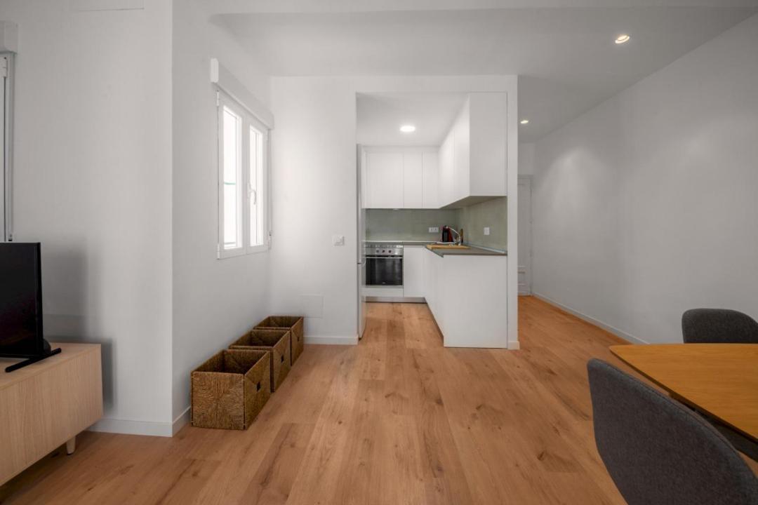 2 Bedrooms 1 Bathroom Furnished - Delicias - Bright - Mintystay マドリード エクステリア 写真