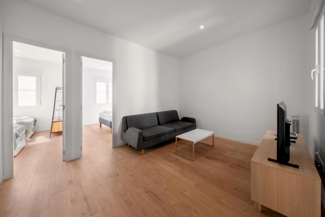 2 Bedrooms 1 Bathroom Furnished - Delicias - Bright - Mintystay マドリード エクステリア 写真